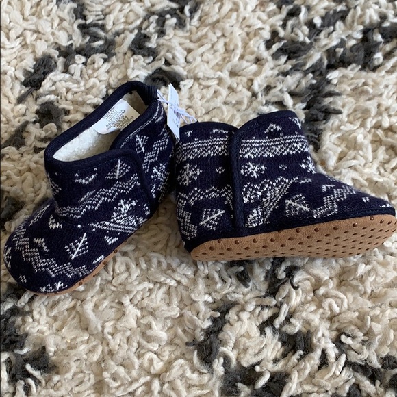 NWT Baby booties, dark blue, fuzzy inside - Picture 2 of 6